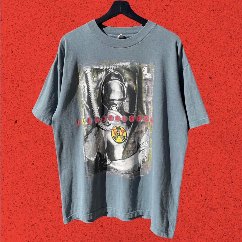 Vintage 1997 Lollapalooza Chicago festival graphic tee